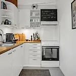 2 Bedroom Beautiful In Dom wakacyjny