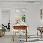2 Bedroom Beautiful In Dom wakacyjny