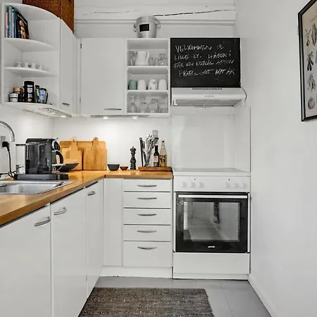 2 Bedroom Beautiful In Semesterbostad
