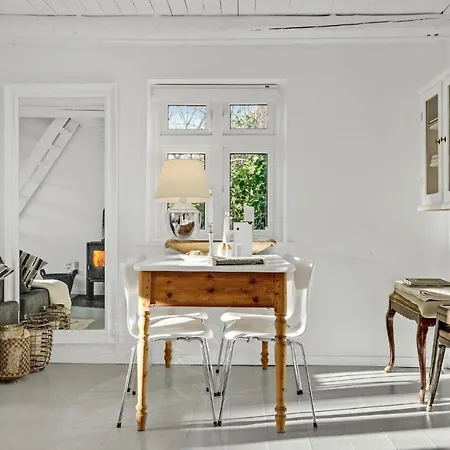2 Bedroom Beautiful In Semesterbostad