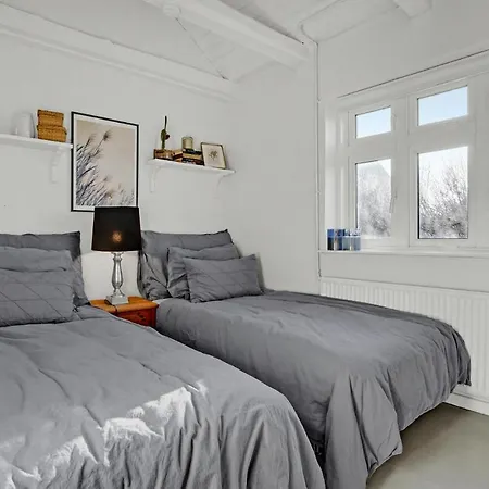 2 Bedroom Beautiful In *