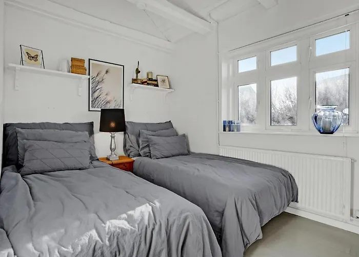 2 Bedroom Beautiful In *